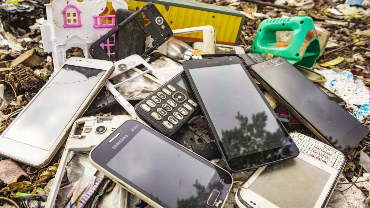 2022'de 5.3 milyon cep telefonu çöpe atılacak