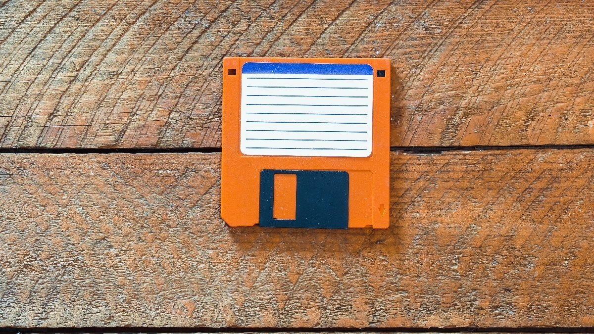Japon hükümetinden yenilik: Disket ve CD kalkıyor