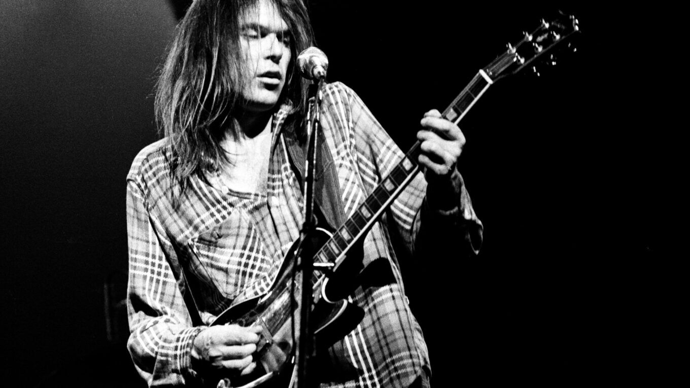 Neil Young, şarkılarının haklarını 150 milyon dolara sattı