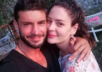 Berk Oktay, Yıldız Çağrı Atiksoy’a evlenme teklifi etti