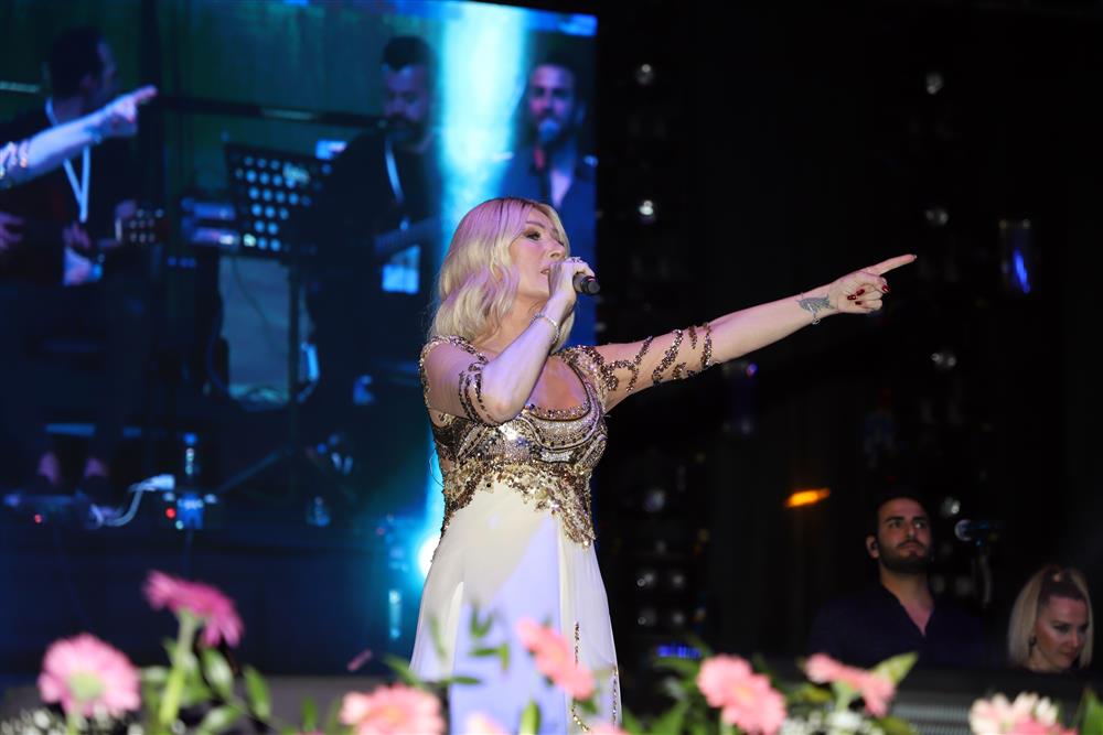 Alanya Belediyesi - 20. alanya uluslararası turizm ve sanat festivali'nin ilk gününde seda sayan'dan muhteşem konser